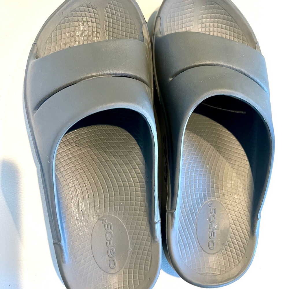 OOFOS Gray Women's Sandals, New no box